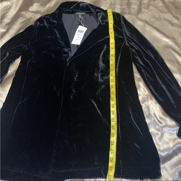 Eileen Fisher NWT $398 Deep Black Silk Velvet Blazer Topper Relaxed Fit XS - Picture 5 of 8